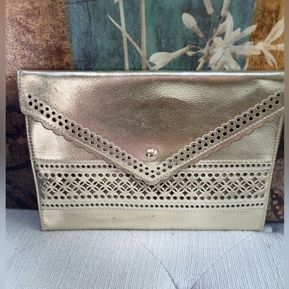 NWOT! Dressbarn Gold Clutch Scalloped Perforated Small Womens Flap Snap Closure